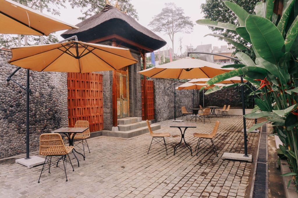 Lobby and Restaurant Bar / Reception Area